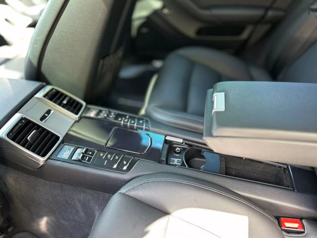 2015 Porsche Panamera - Image 8