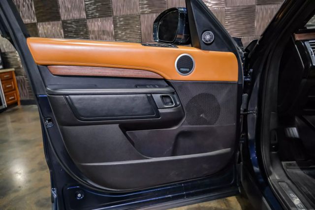 2019 Land Rover Discovery Hse Luxury Sport Utility 4d - Image 38