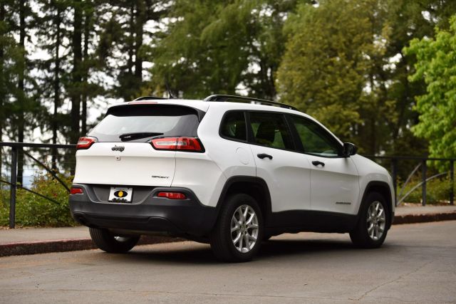 2016 Jeep Cherokee - Image 13