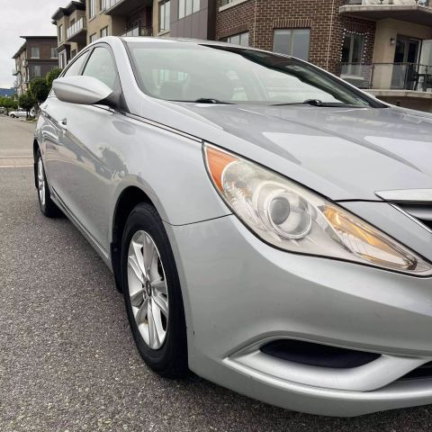 2011 Hyundai Sonata Gls Sedan 4d - Image 2