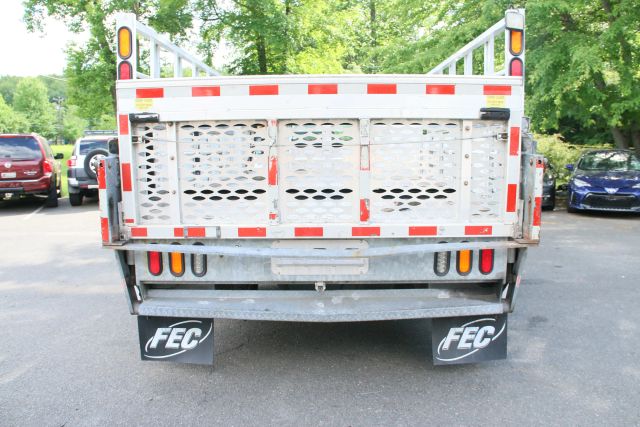 2015 Ford F550 Super Duty Regular Cab & Chassis - Image 6