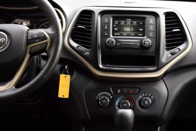2016 Jeep Cherokee - Image 21