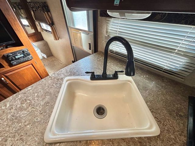 2013 Keystone Rv Laredo Super Lite - Image 10