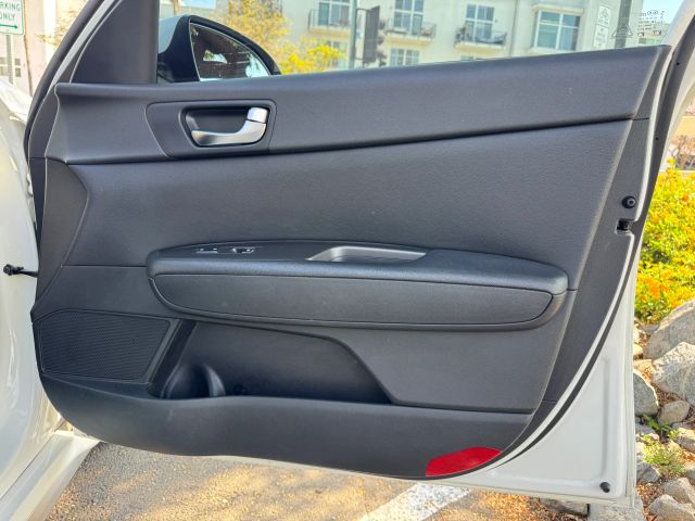 2017 Kia Optima Hybrid - Image 21