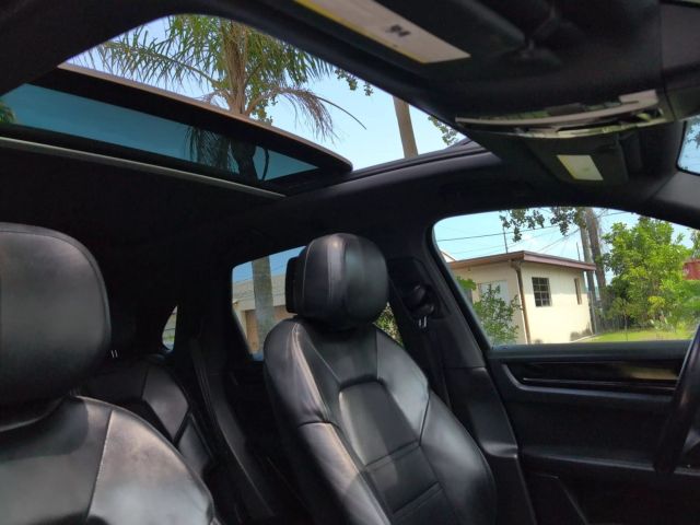 2020 Porsche Cayenne - Image 17