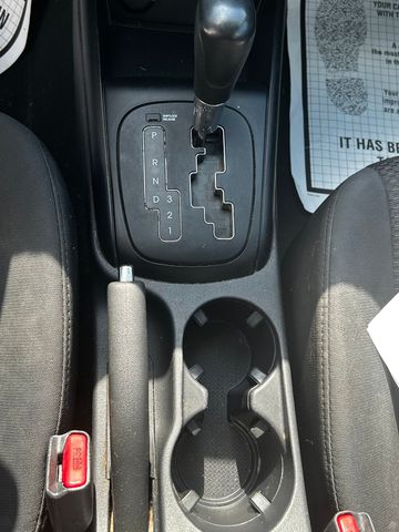 2011 Hyundai Elantra - Image 14