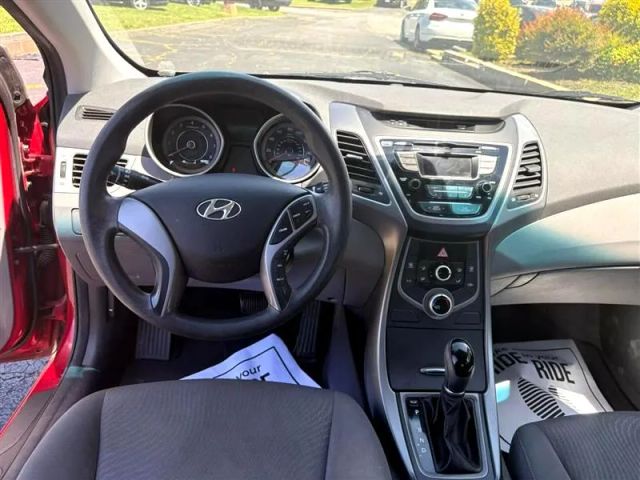 2015 Hyundai Elantra - Image 10