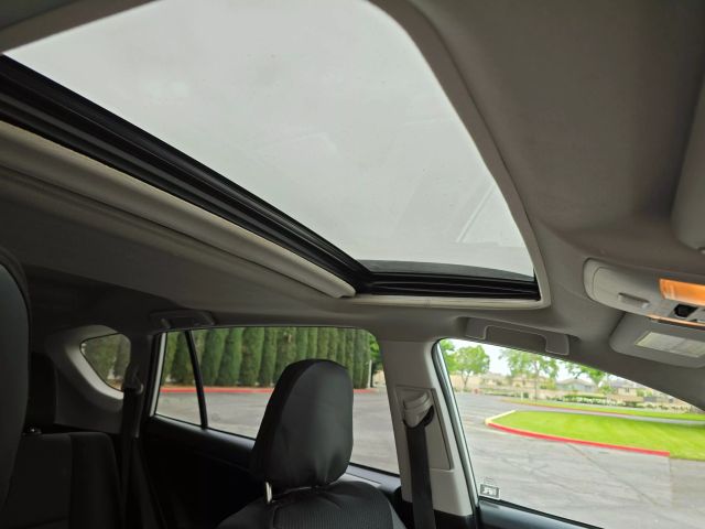 2018 Toyota Rav4 - Image 29