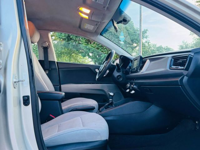 2018 Kia Rio - Image 21
