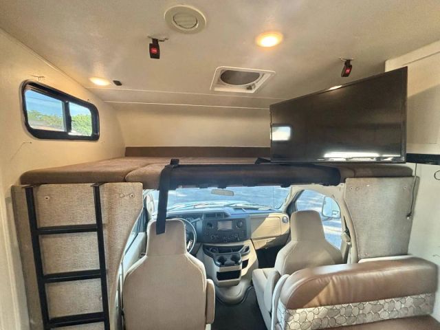 2019 Coachmen Freelander Premier - Image 9