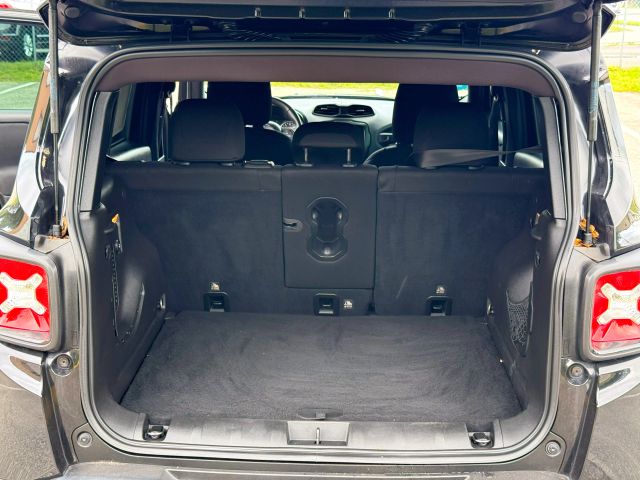 2016 Jeep Renegade - Image 11