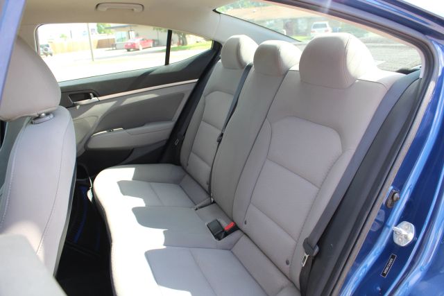2020 Hyundai Elantra - Image 4