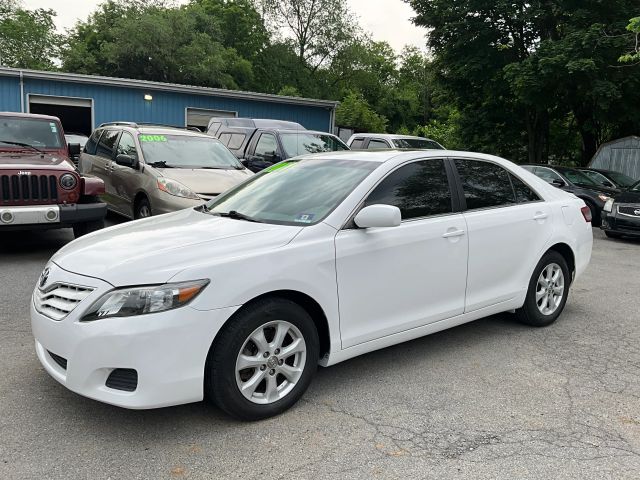 2011 Toyota Camry - Image 2