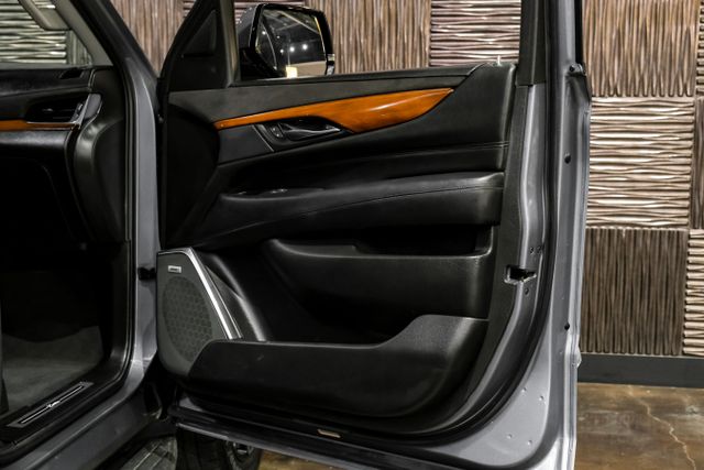 2018 Cadillac Escalade Luxury Sport Utility 4d - Image 33