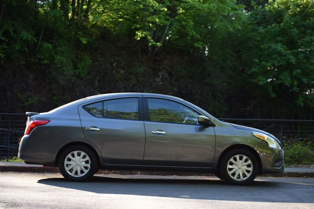 2019 Nissan Versa - Image 13