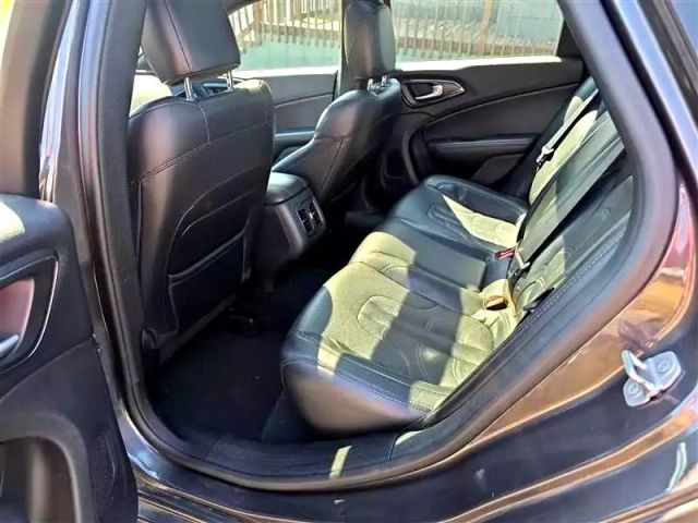 2015 Chrysler 200 - Image 21