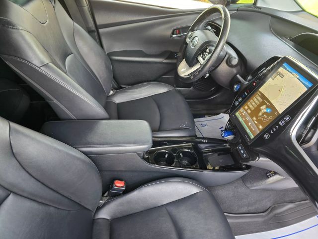 2017 Toyota Prius Prime - Image 32