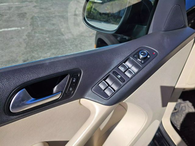2011 Volkswagen Tiguan - Image 17