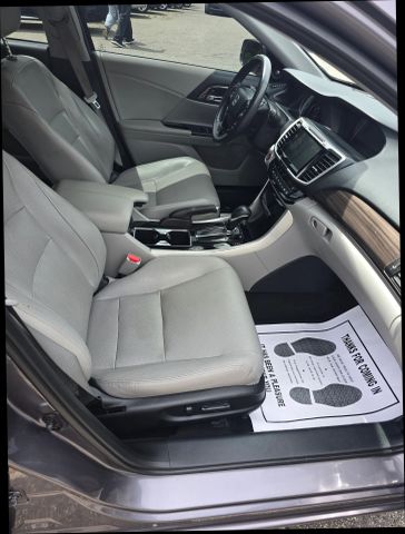2017 Honda Accord - Image 13