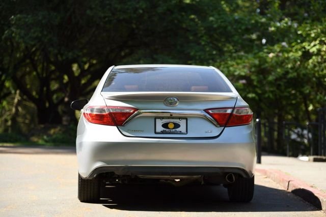 2016 Toyota Camry - Image 11