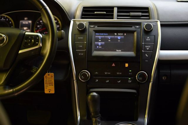 2016 Toyota Camry - Image 20