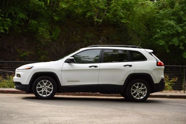 2016 Jeep Cherokee - Image 2