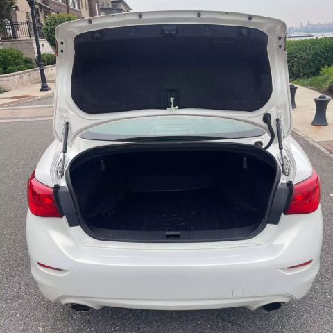 2015 Infiniti Q50 3.7 Premium Sedan 4d - Image 16