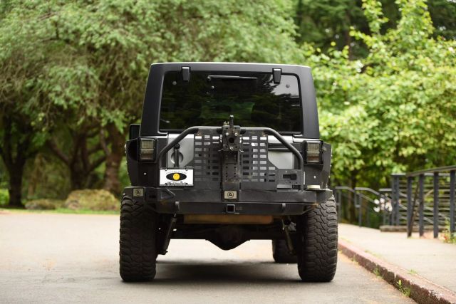 2016 Jeep Wrangler - Image 12