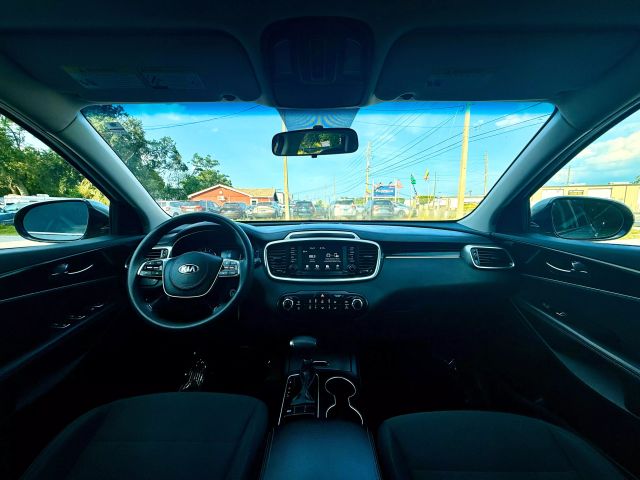 2019 Kia Sorento - Image 17