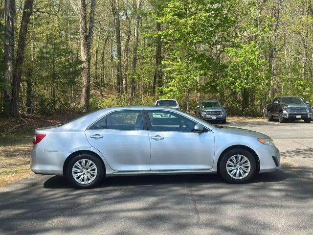 2013 Toyota Camry Le Sedan 4d - Image 4