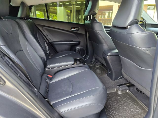 2017 Toyota Prius Prime - Image 34