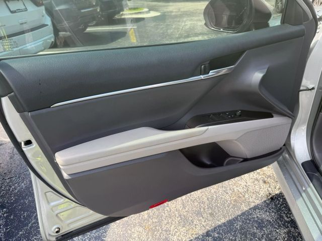 2021 Toyota Camry - Image 18