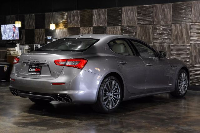 2018 Maserati Ghibli S Granlusso Sedan 4d - Image 10