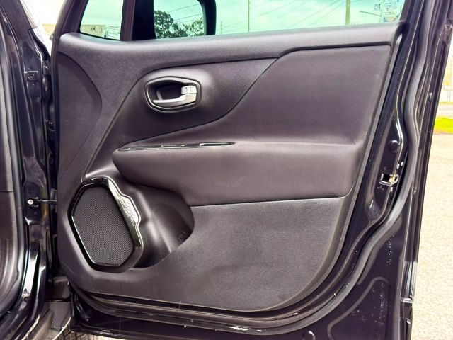 2016 Jeep Renegade - Image 26