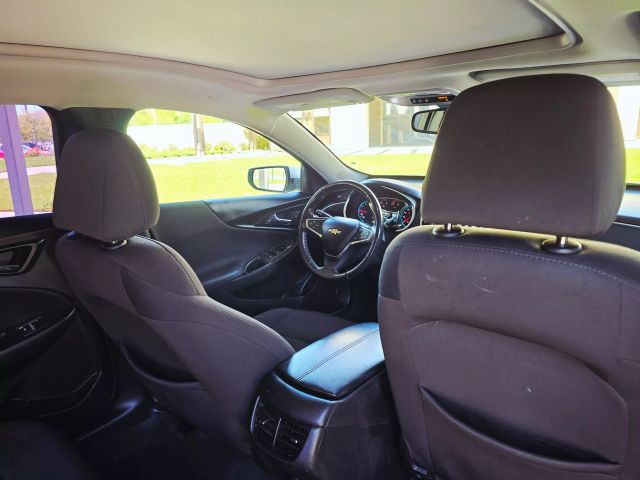 2018 Chevrolet Malibu - Image 33