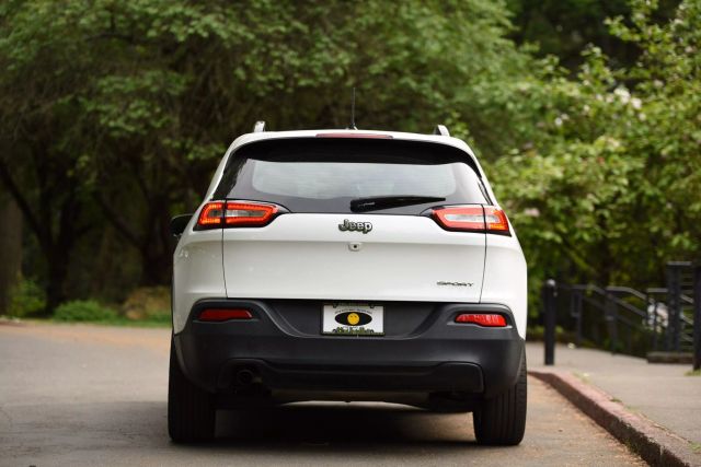 2016 Jeep Cherokee - Image 12