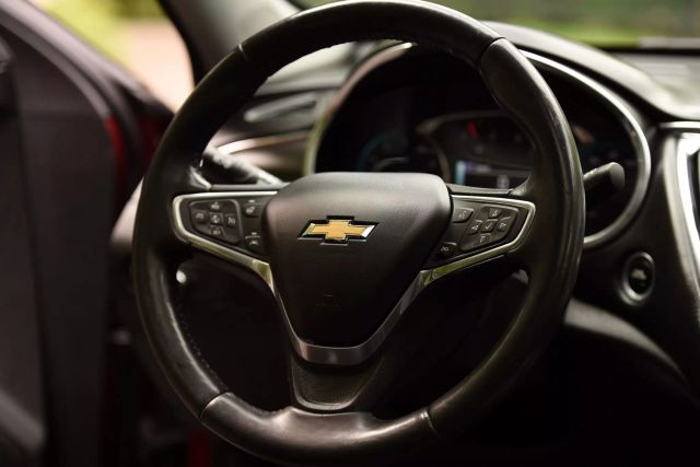 2018 Chevrolet Malibu - Image 21
