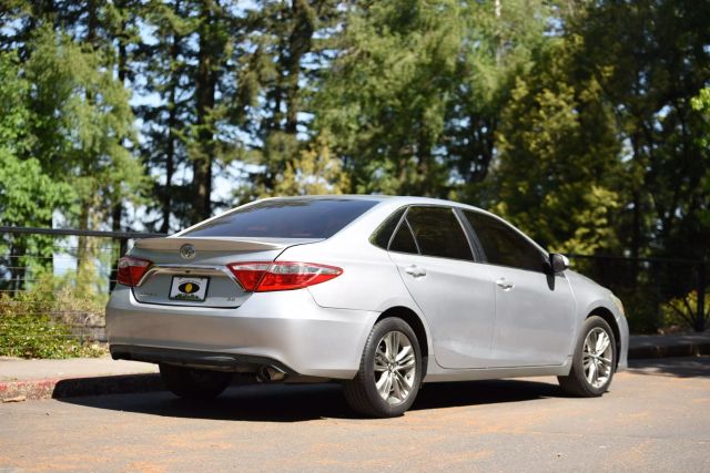 2016 Toyota Camry - Image 12