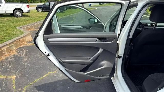 2012 Volkswagen Passat - Image 11