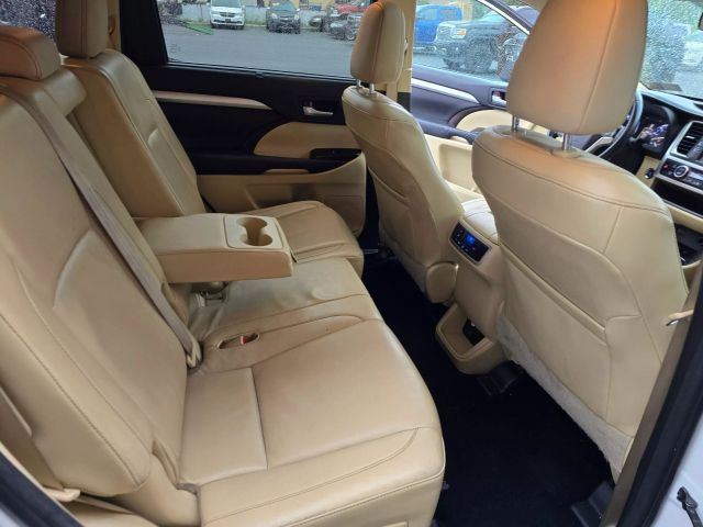 2016 Toyota Highlander Xle Sport Utility 4d - Image 11