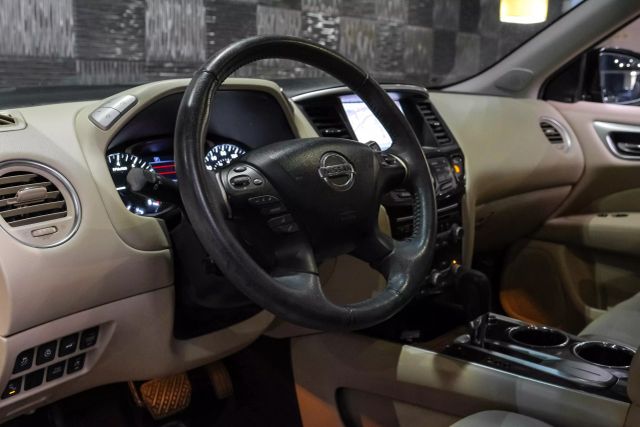 2016 Nissan Pathfinder Platinum Sport Utility 4d - Image 3