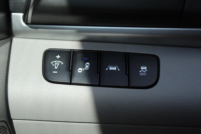 2020 Hyundai Elantra - Image 14