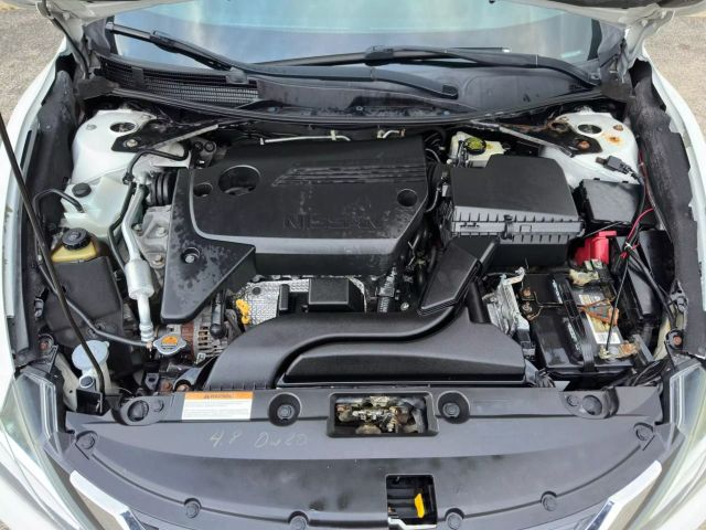 2016 Nissan Altima - Image 30