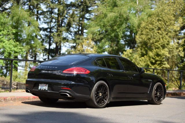 2015 Porsche Panamera - Image 11