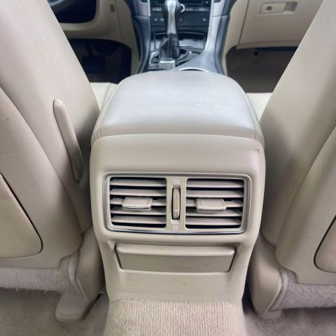 2015 Infiniti Q50 3.7 Premium Sedan 4d - Image 33