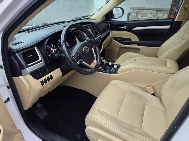2016 Toyota Highlander Xle Sport Utility 4d - Image 8