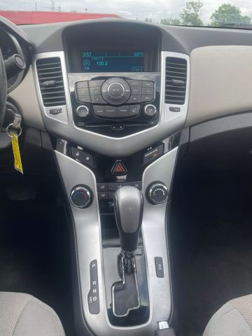 2014 Chevrolet Cruze - Image 12