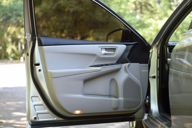 2016 Toyota Camry - Image 17
