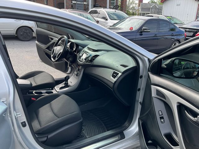 2015 Hyundai Elantra - Image 12