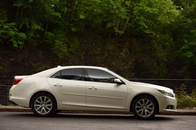 2013 Chevrolet Malibu - Image 13